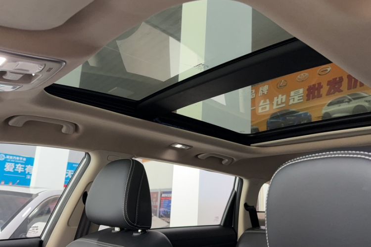 Used Geely Auto Emgrand X7 Sport 2018 1.8TD Automatic Two-Wheel Drive Smart Connect 4G Internet Edition Headliner