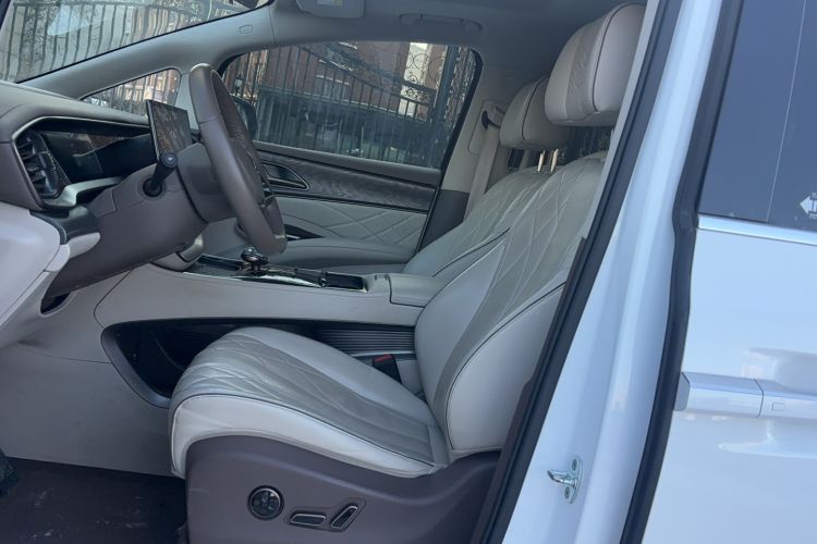 Used Denza D9 2022 EV 620 Prestige Model Left Front Seat