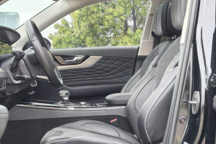 Used Hongqi HS5 2022 Facelifted Version 2.0T Smart Connect Flagship All-Wheel-Drive Edition Interior 5