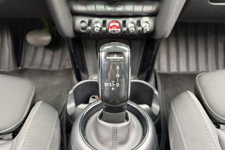 Used MINI 2018 1.5T COOPER Classic Edition Five-Door Version Gear Lever
