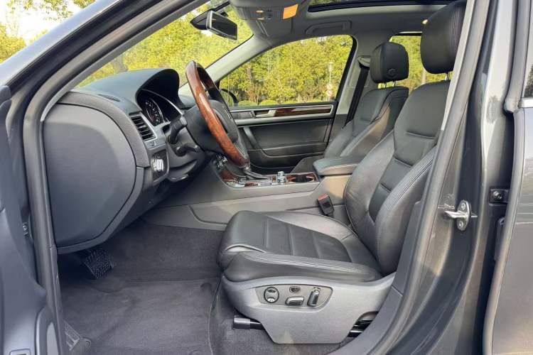 Used Volkswagen Touareg 2014 3.0 TSI New Edition