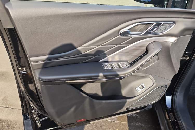 Used Hongqi HS7 PHEV 2024 2.0T PHEV Four-Wheel Drive Flagship Edition 6 Seats
