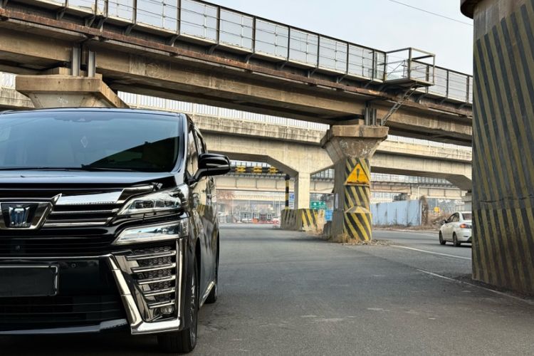 Used Toyota Vellfire 2021 Crown Dual-Engine 2.5L HV Supreme Edition