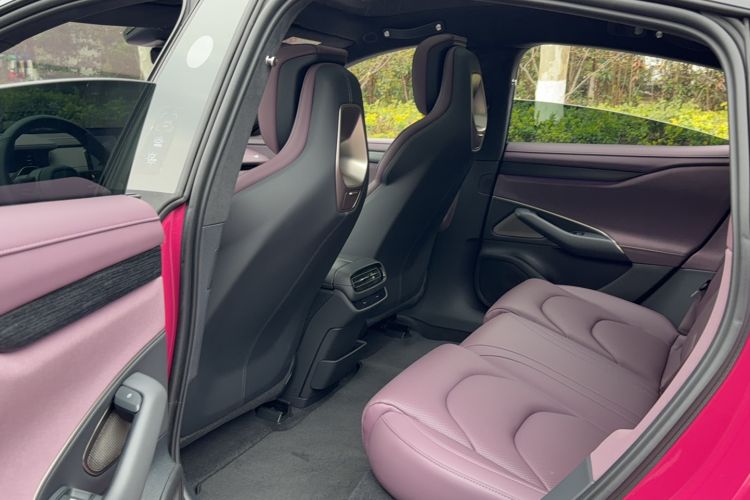 Used Xiaomi Auto SU7 2024 Four-Wheel Drive Ultra-Long Range Advanced Intelligent Driving Max Edition

