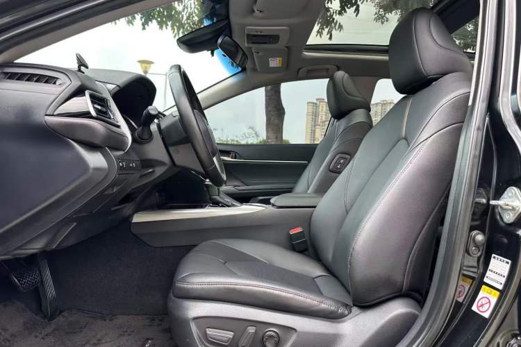 Used Toyota Camry 2018 Dual-Engine 2.5 HG Luxury Edition Interior 2