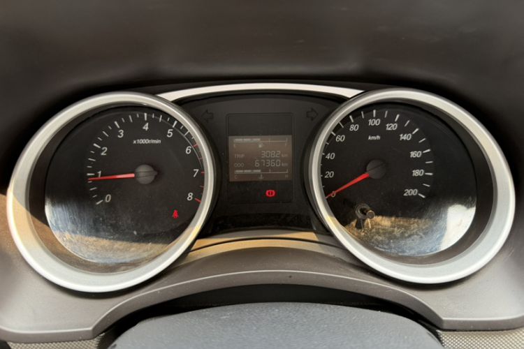 Used Wuling Hongguang 2019 1.5L S Comfort Edition China VI LAR Odometer Close Up