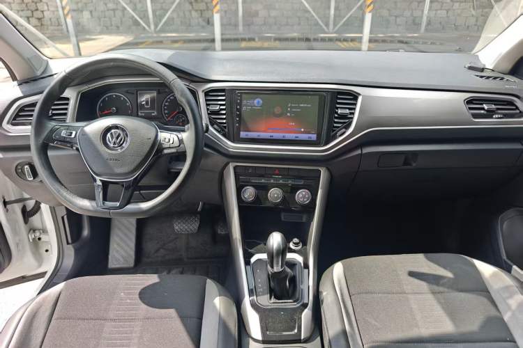 Used Volkswagen T-ROC 2018 230TSI DSG Two-Wheel Drive Advanced Version China V Standard Interior 3