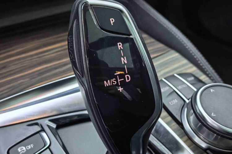 Used BMW 6 Series GT 2018 630i Luxury Design Package Interior 2