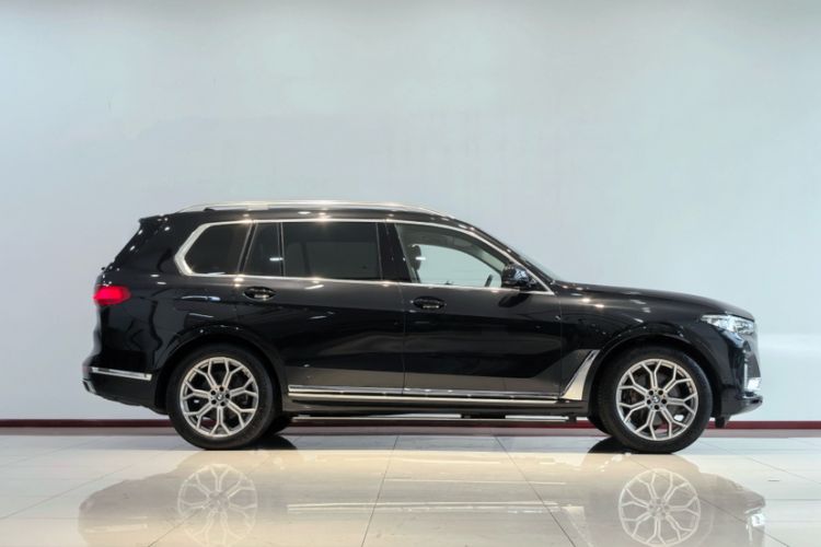 Used BMW X7 2022 xDrive40i Luxury Package with Leading Features