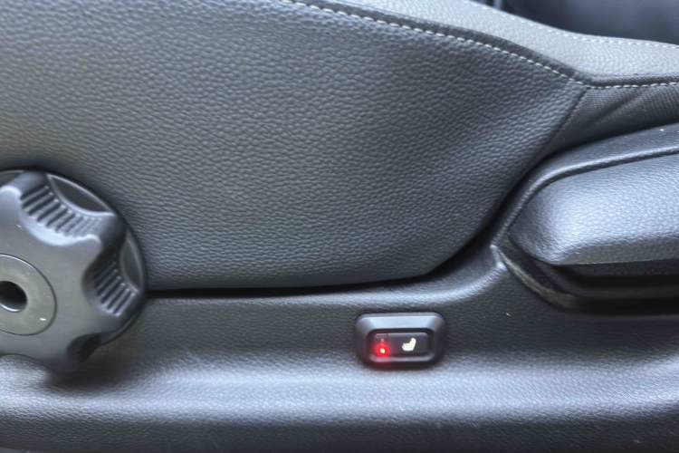 Used Kia kx1 Stonic 2021 1.4L CVT Fun & Sunroof Model Interior 10