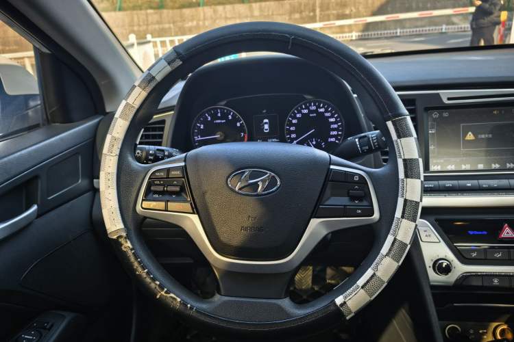Used Hyundai Elantra (6th Generation / Lingdong) 2016 1.6L Manual ZhiXuan · Dynamic Model
