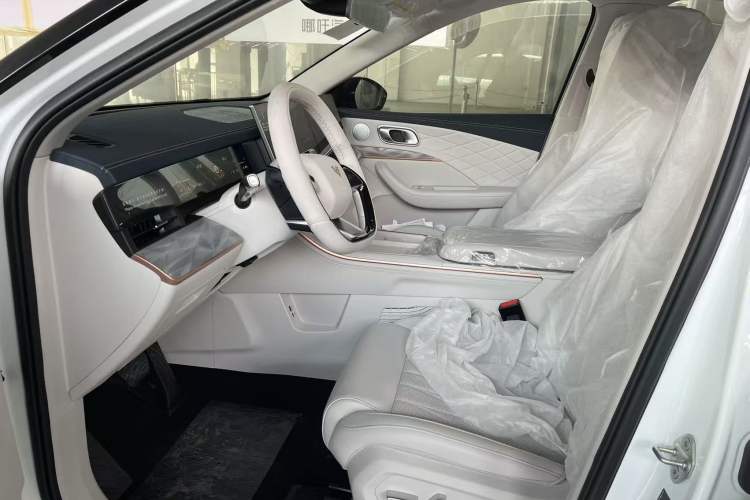 Used NETA L 2024 Extended-Range 310 Flash-Charge Red Edition
