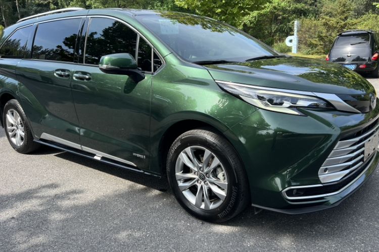 Used Toyota Sienna 2021 2.5L Hybrid Platinum Edition