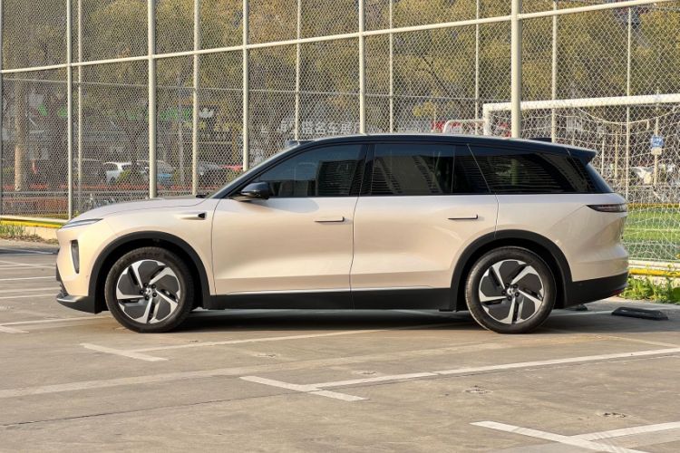 Used Nio ES8 2023 75 kWh Executive Edition
