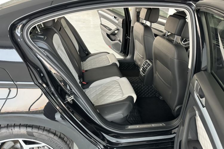 Used Volkswagen Magotan 2023 2 Million Units Commemorative Edition 330TSI DSG Luxury Version Interior 8