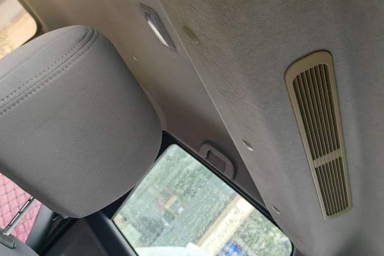 Used BAIC Weiwang M20 2014 1.5L Basic Version DAM15DL Interior 3