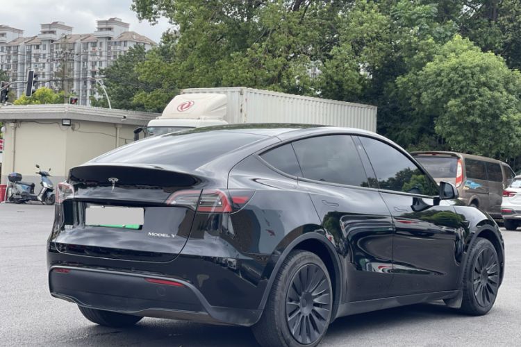 Used Tesla Model Y 2023 Long-Range All-Wheel-Drive Version
