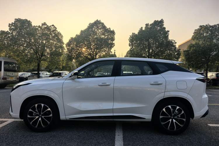 Used Changan UNI-Z New Energy 2024 Blue Whale Smart Electric iDD 125km Beyond Edition
