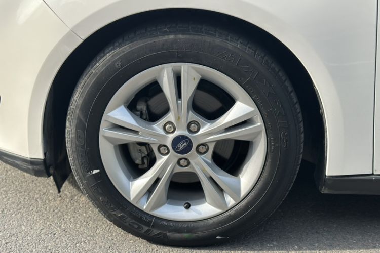 Used Ford Focus 2017 Sedan 1.6L Automatic Comfort Plus SmartDrive Edition Exterior 5