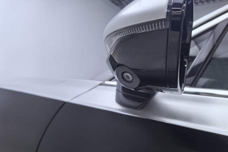 Used Hongqi H9 2022 2.0T Smart Connect Flagship Edition