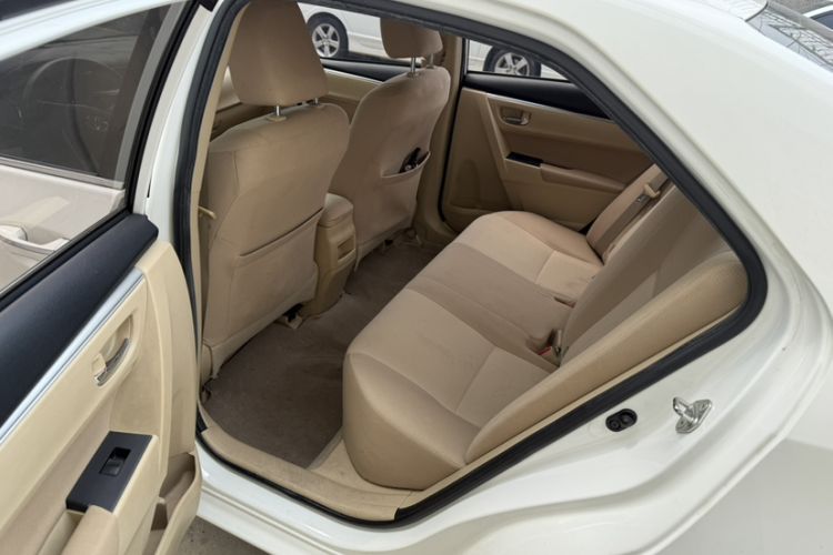 Used Toyota Corolla 2014 1.6L CVT GL-i Interior 5