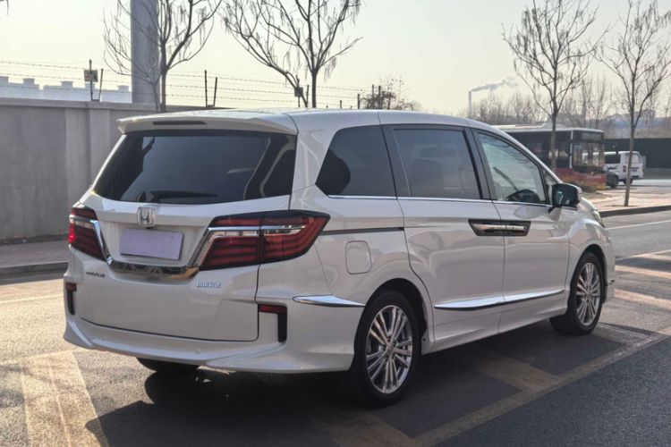 Used Honda Elysion 2016 2.4L Luxury Edition
