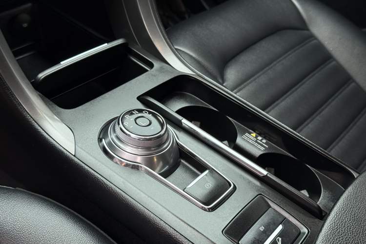 Used Ford Mondeo New Energy 2018 2.0 PHEV Smart-Controlled Fashion Edition China VI Standard Interior 2