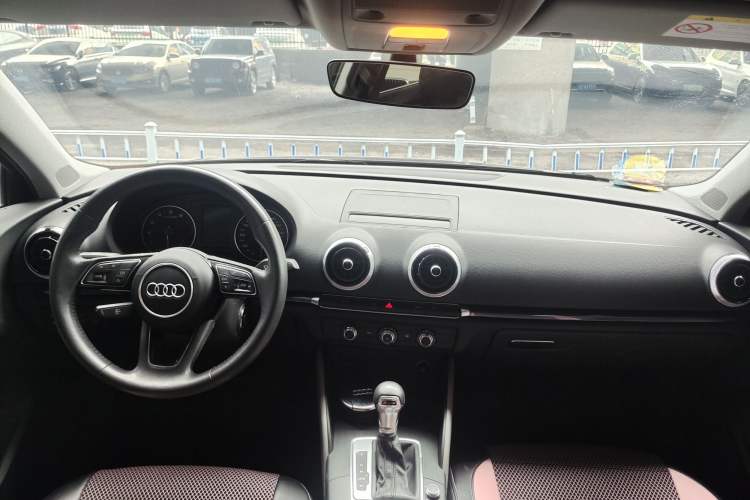 Used Audi A3 2020 Limousine 35 TFSI Fashion Edition China VI Emission Standard Center Console