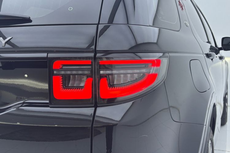 Used Land Rover Discovery Sport 2022 249 PS R-Dynamic SE Performance Tech Edition 5 Seats Exterior 8