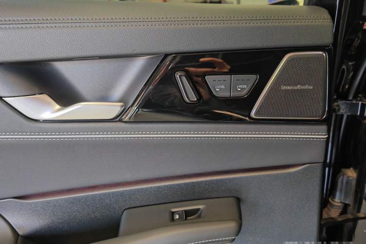 Used Volkswagen Passat 2025 Pro 380TSI Dragon Edition Interior 7