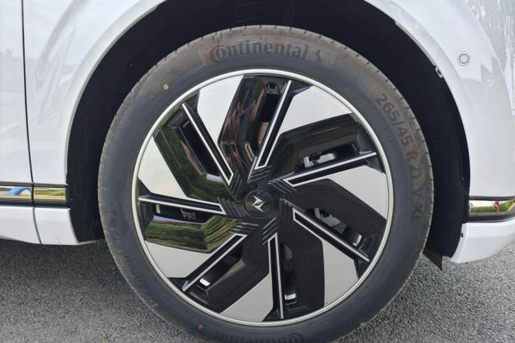 Used Dongfeng eπ eπ008 2025 210Ultra LikeYi Edition 6-Seater
