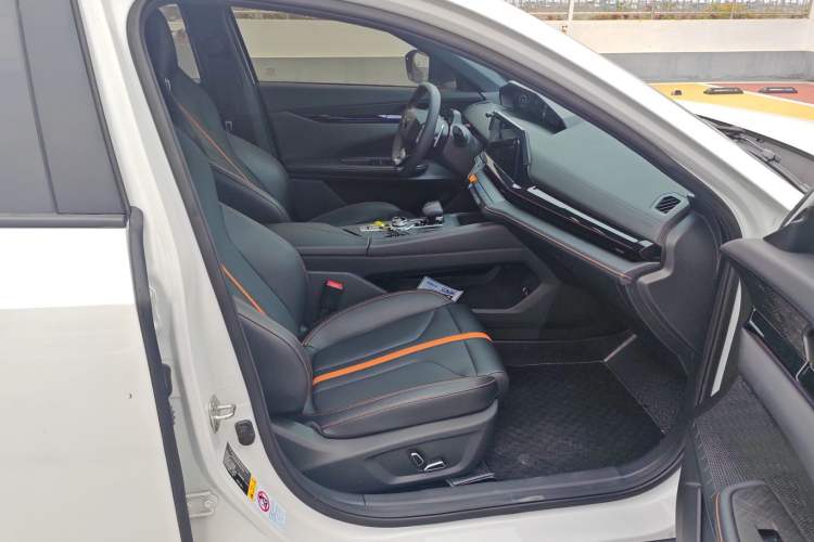 Used CHANGAN UNI-V 2024 1.5T Smart Navigation Version