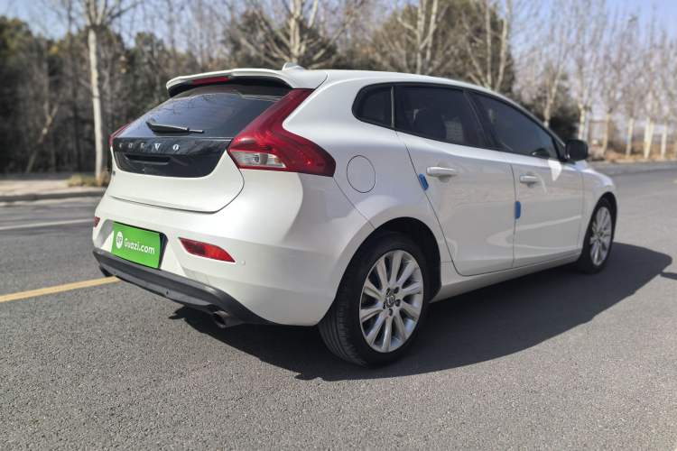 Used Volvo V40 2015 1.6T Zhiyi Edition