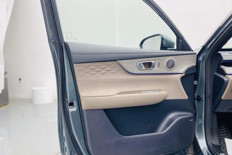 Used Chery Tiggo 8 PLUS 2025 290TGDI DCT Prestige 5-Seater Interior 9