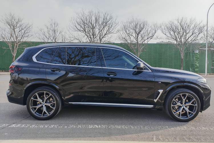 Used BMW X5 2023 xDrive 30Li Luxury M Sport Package
