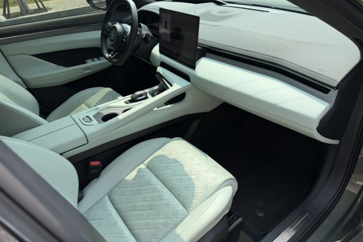 Used Zeekr 001 2024 WE Edition 95 kWh All-Wheel Drive Interior 2