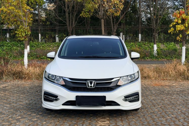 Used Honda Jade 2017 1.8L automatic Comfort version 5 seats Exterior 2