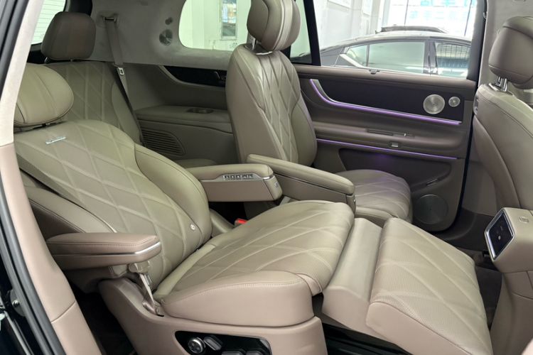 Used Hima AITO M9 2025 Extended-Range Ultra Version 52 kWh 6-Seater Interior 11