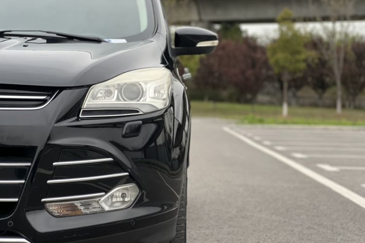 Used Ford Kuga 2015 2.0L GTDi Four-Wheel-Drive Sport Model Left Front Headlight