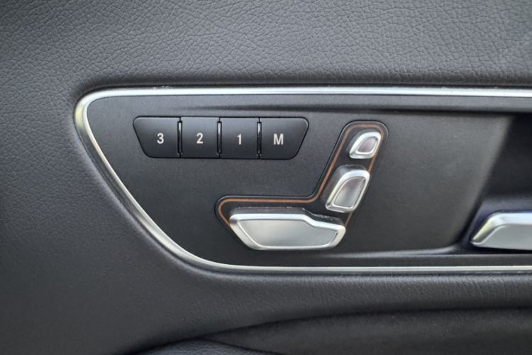 Used Mercedes-Benz CLA 2018 CLA 220 4MATIC Interior 5