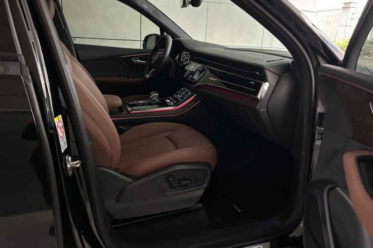 Used Audi Q7 2023 55 TFSI quattro S line Sport Edition Interior 8
