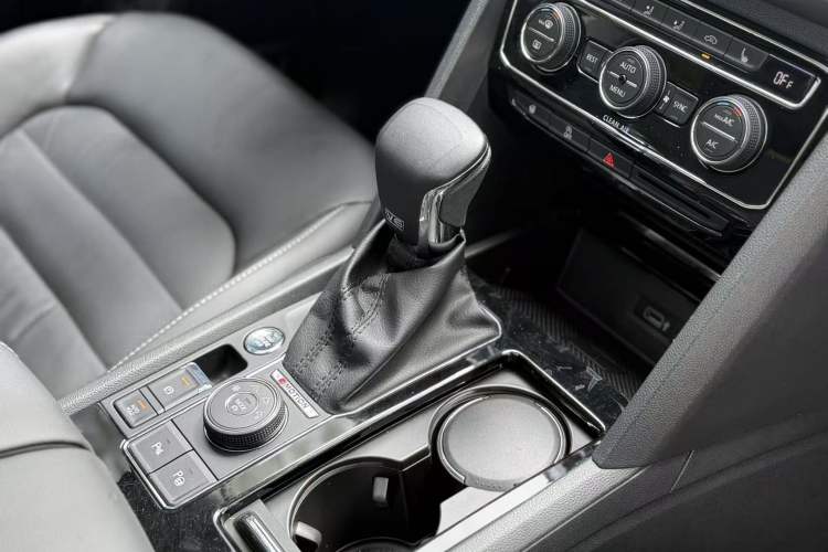 Used Volkswagen Teramont 2017 530 V6 Four-Wheel Drive Flagship Edition Interior 5