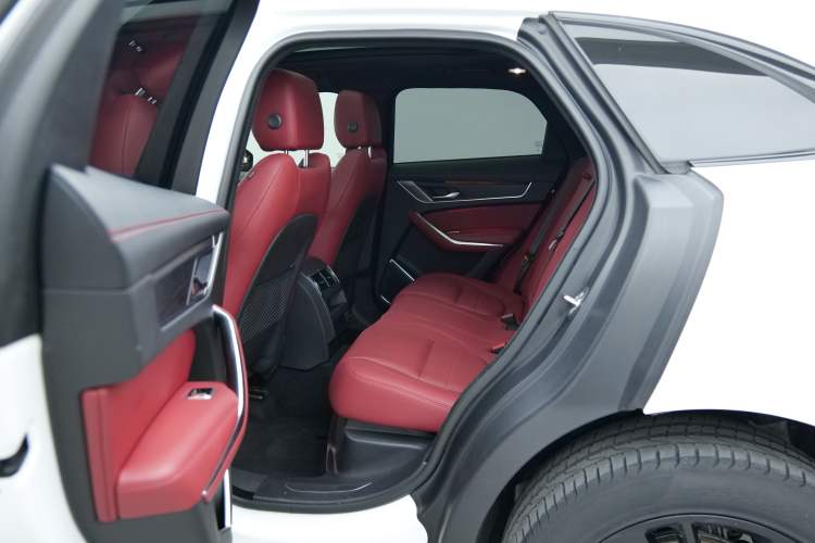 Used Jaguar F-PACE 2022 P250 R-Dynamic BLACK
