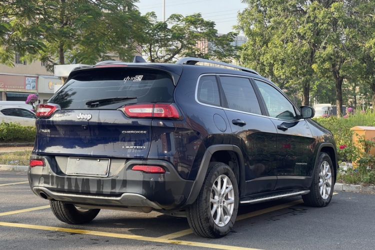 Used Jeep Cherokee 2017 2.0L Superior Edition