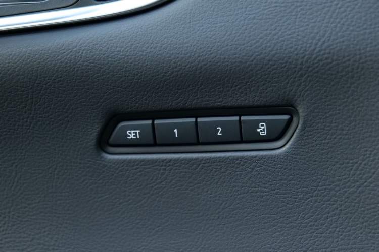 Used Cadillac XT5 2021 28T Four-Wheel Drive Leading Sport Model
