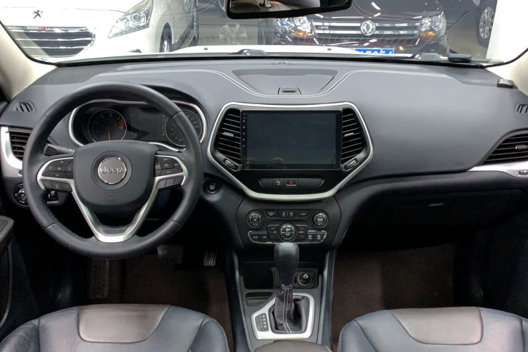 Used Jeep Cherokee 2017 2.4L Leading Edition
