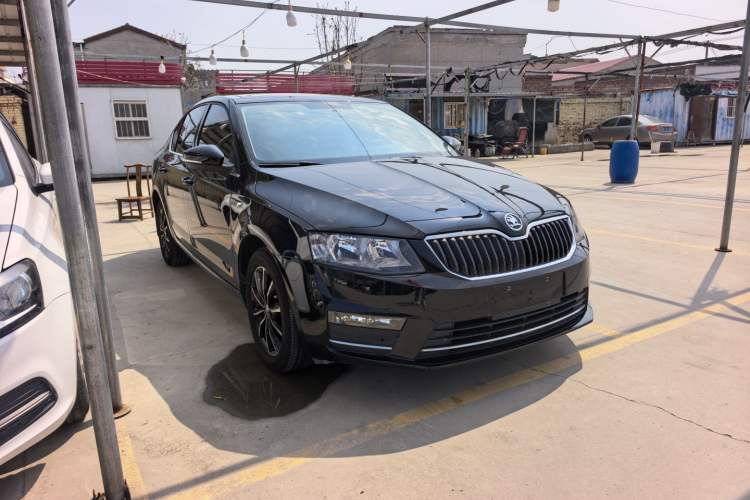 Used Skoda Octavia 2016 1.6L Manual Smart Drive Version Exterior 2