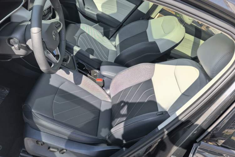 Used Volkswagen Tharu 2024 300TSI Two-Wheel-Drive Moonlight Edition