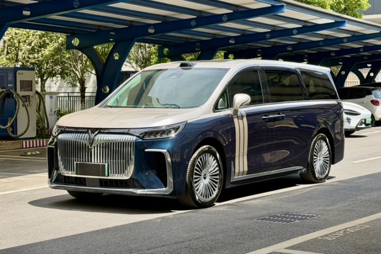 Used VOYAH Dream 2025 PHEV Four-Wheel Drive Excellence Kunpeng Edition