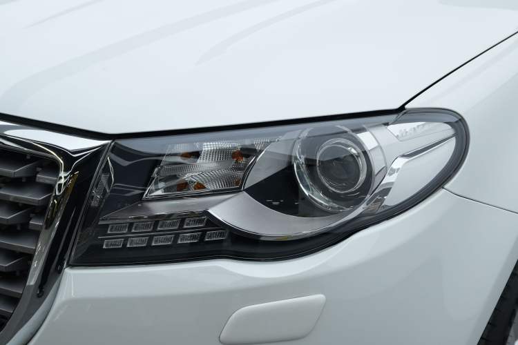 Used Haval H8 2017 2.0T Gasoline Four-Wheel Drive Luxury Model